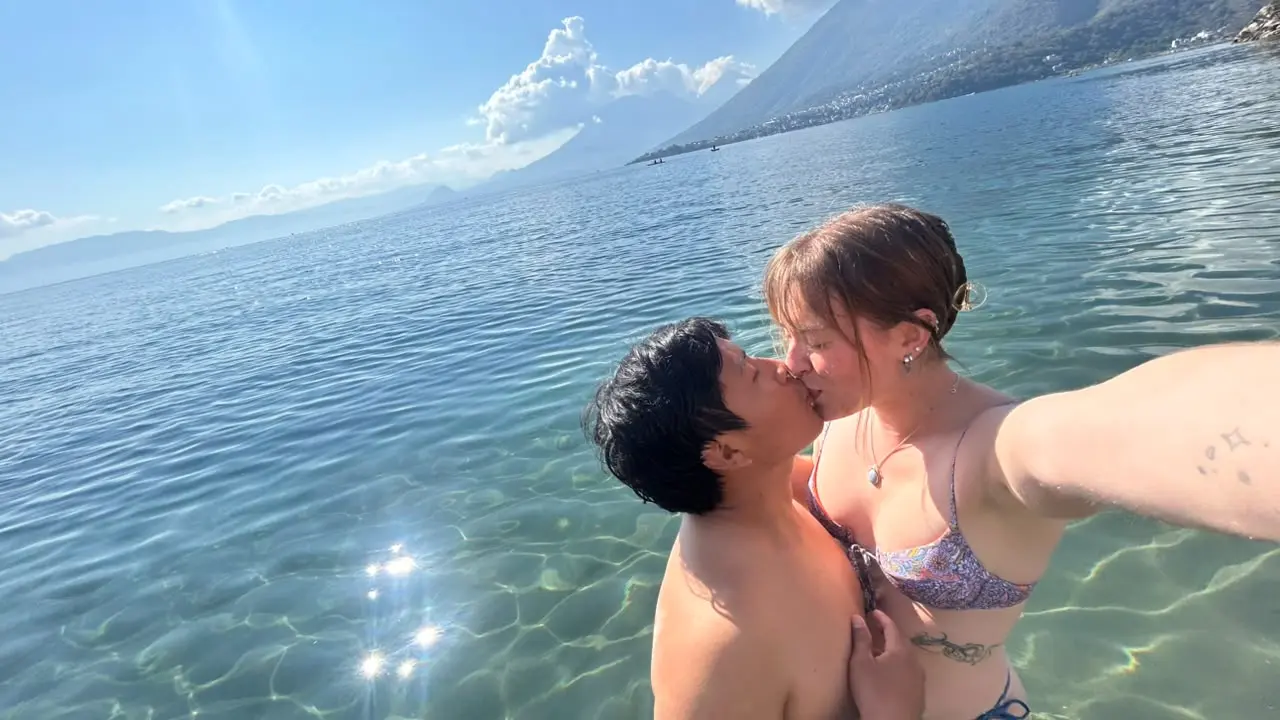Un beso junto al mar